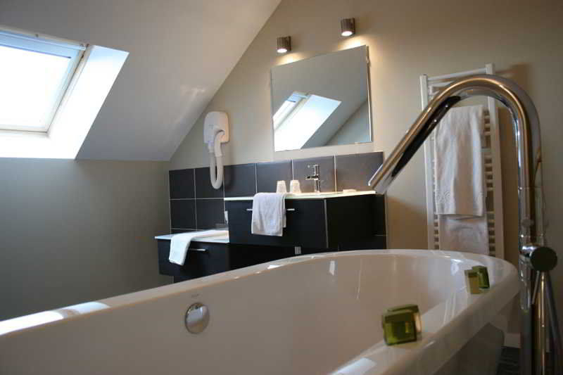 Logis Hotel Restaurant L'Auberge Normande Карантан Екстер'єр фото
